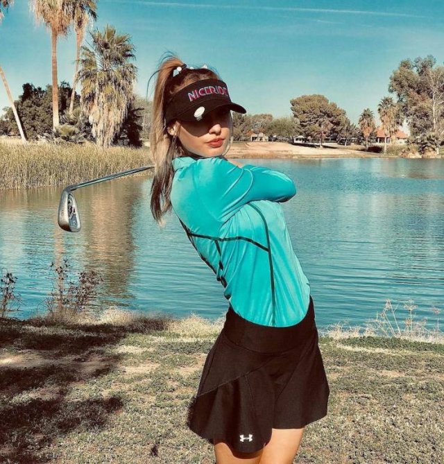 Girls And Golf (35 pics)