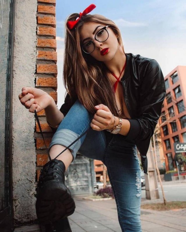 Girls In Glasses (42 pics)