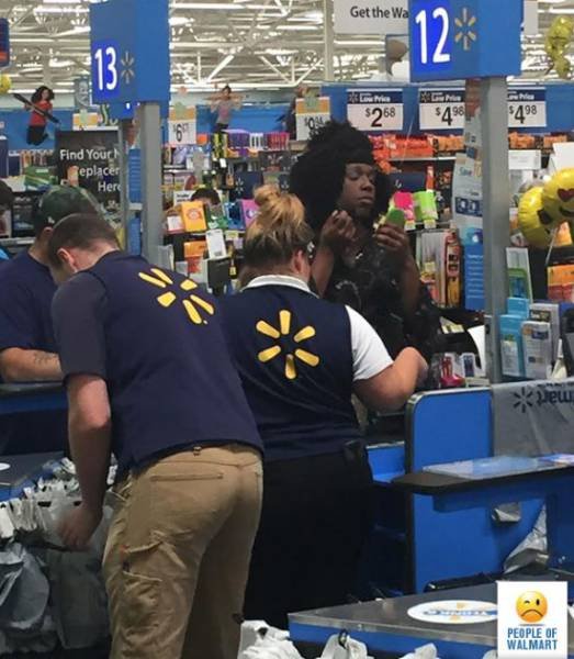 Odd People In Shops (47 pics)