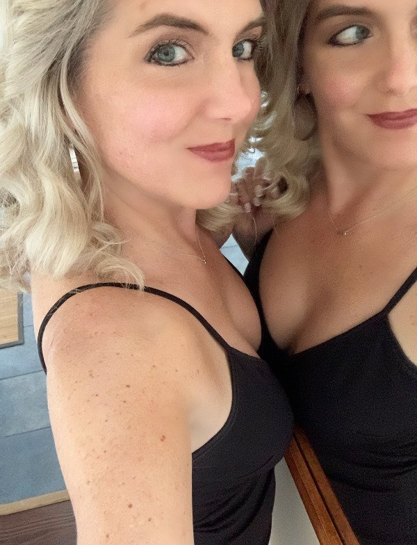 Selfie Girls (32 pics)