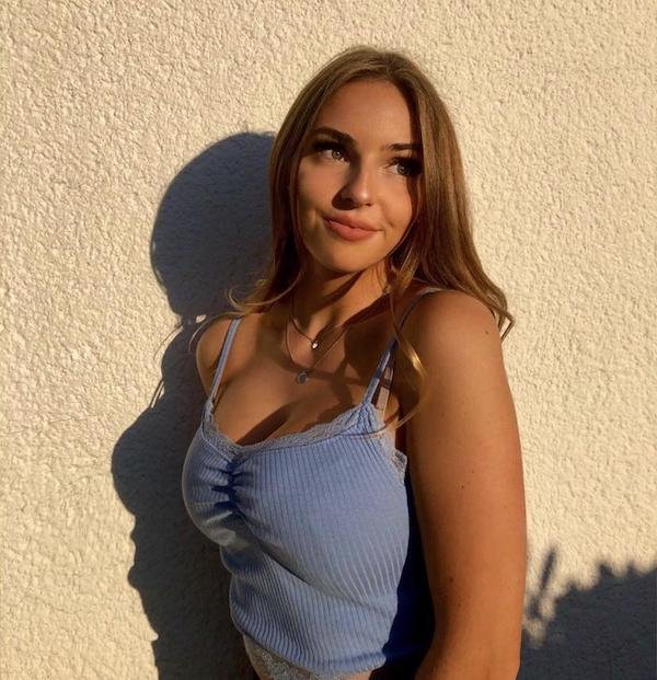 Cute Girls (34 pics)
