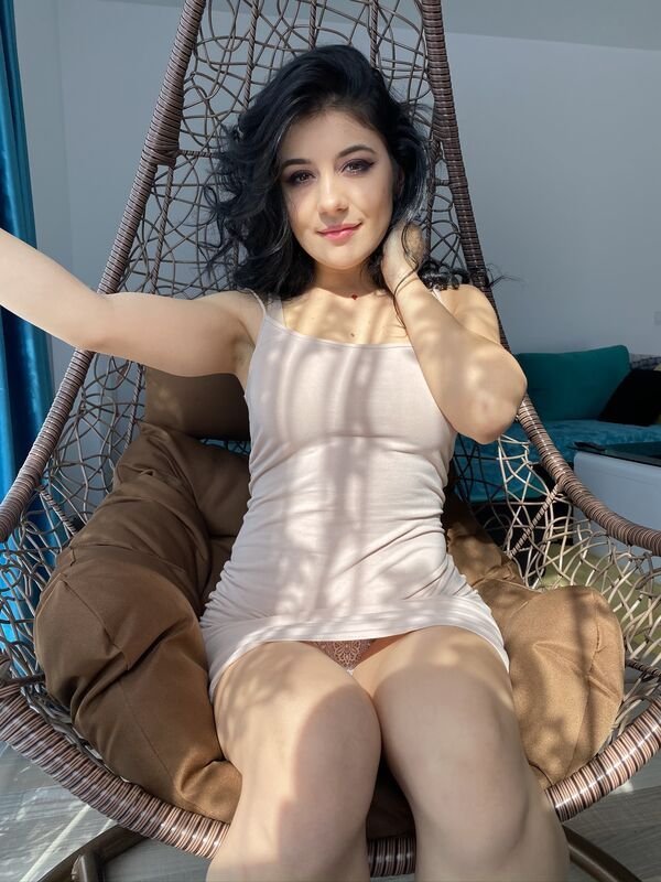 Cute Girls (34 pics)