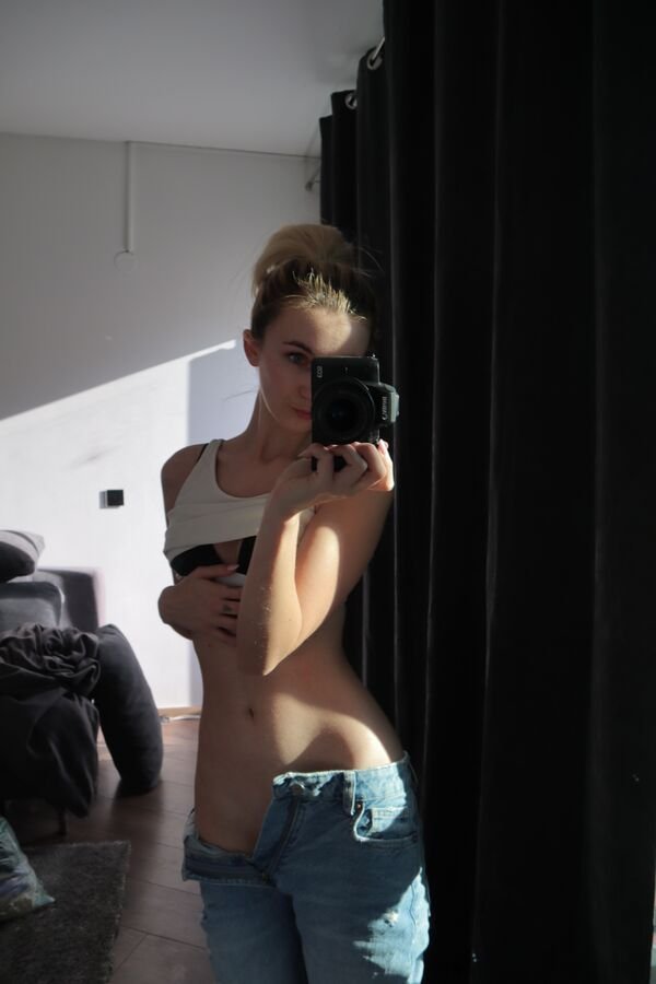 Cute Girls (34 pics)