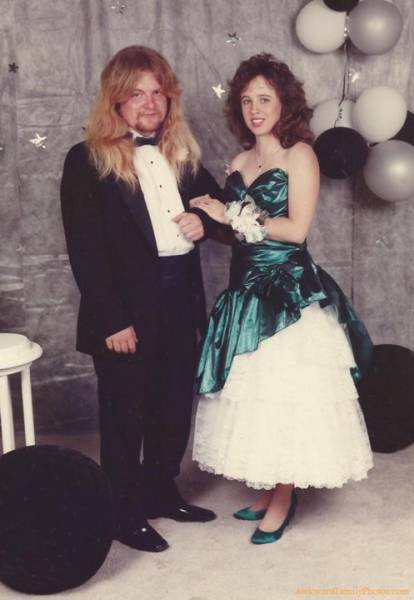 Awkward Prom Photos (25 pics)