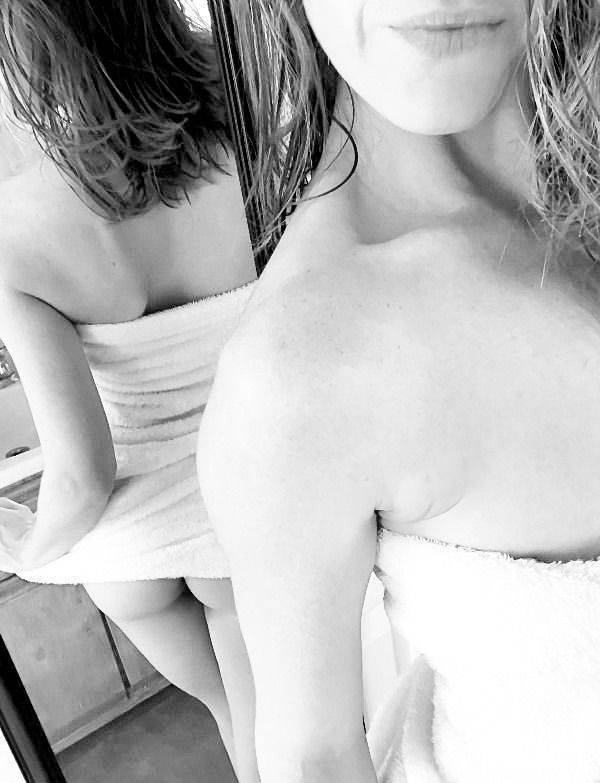 Girls In Towels (38 pics)