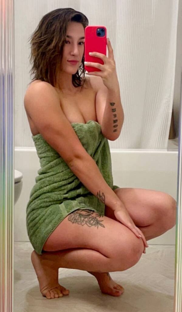 Girls In Towels (38 pics)