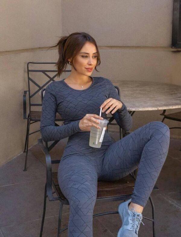 Girls In Yoga Pants (29 pics)