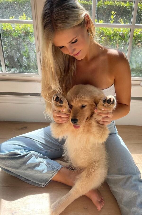 Girls With Puppies (32 pics)