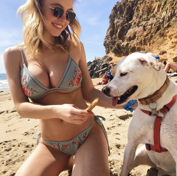 Girls With Puppies (32 pics)