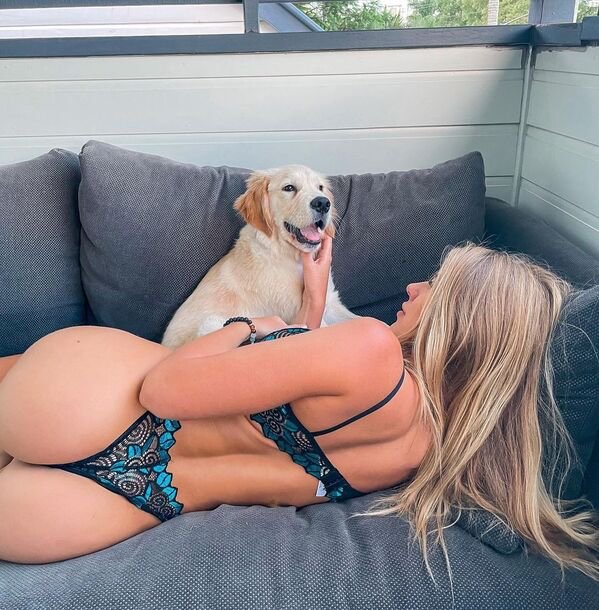 Girls With Puppies (32 pics)