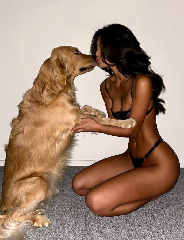 Girls With Puppies (32 pics)
