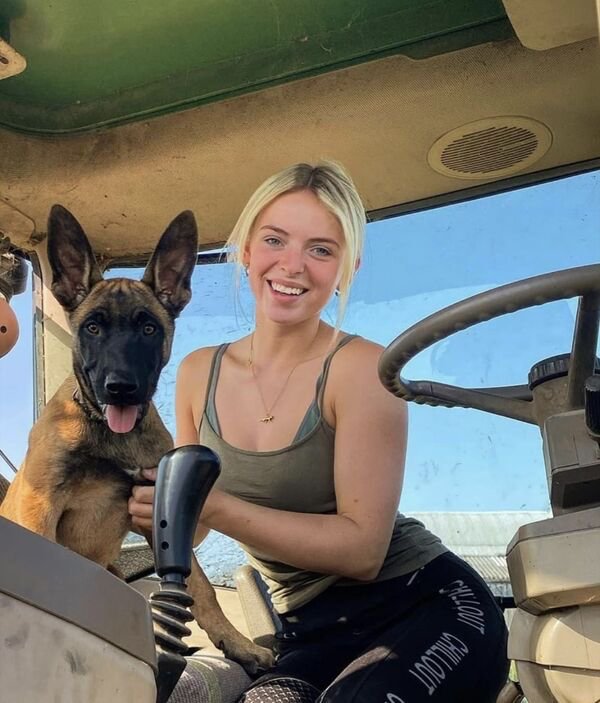 Girls With Puppies (32 pics)