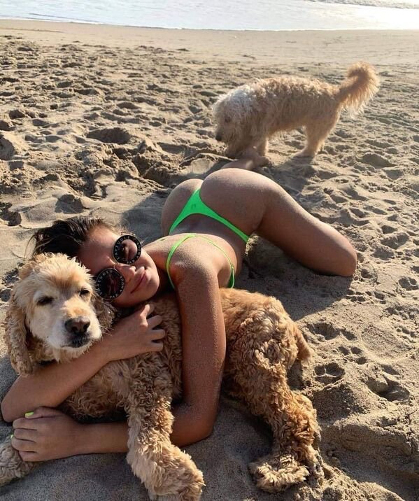 Girls With Puppies (32 pics)