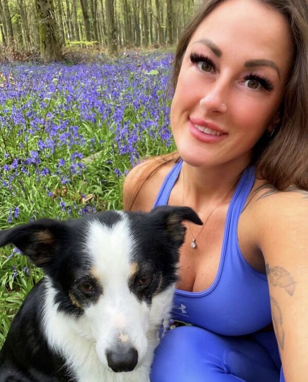 Girls With Puppies (32 pics)