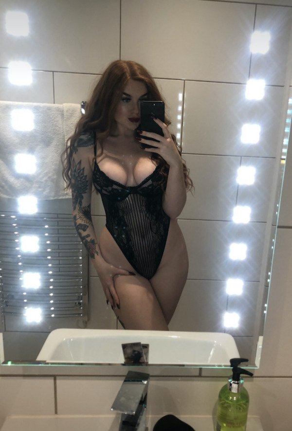 Selfie Girls (35 pics)