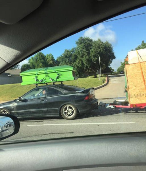 Strange Finds And Situations On The Road (32 pics)