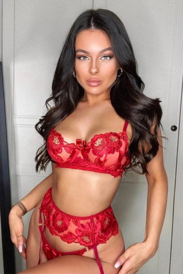 Girls In Lingerie (39 pics)