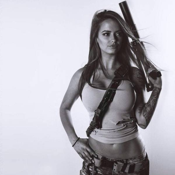 Girls With Guns (60 pics)