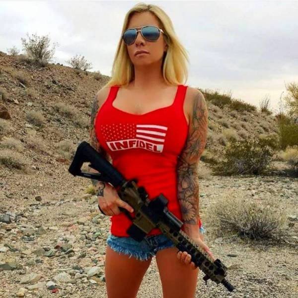 Girls With Guns (60 pics)