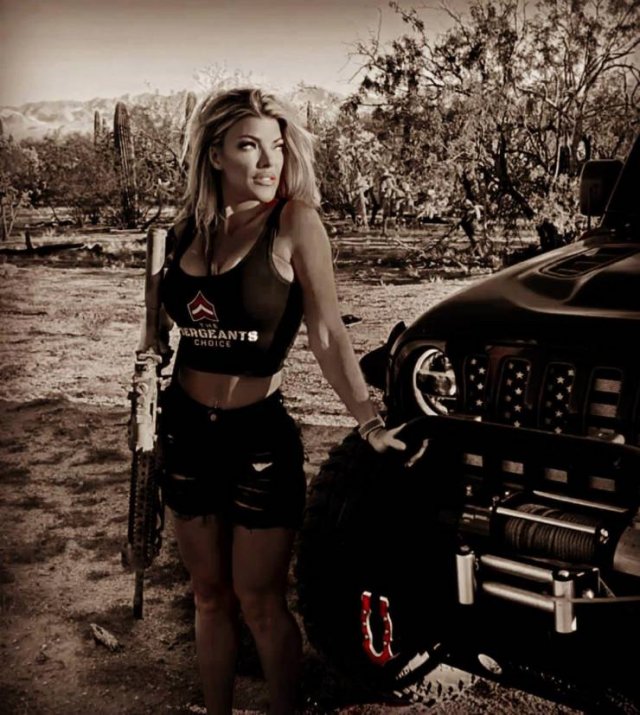 Girls With Guns (60 pics)