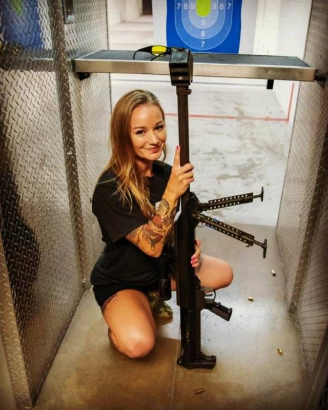 Girls With Guns (60 pics)
