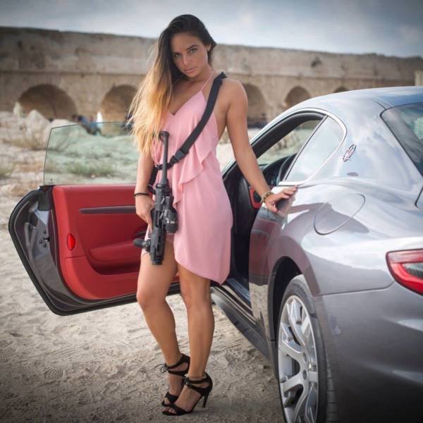 Girls With Guns (60 pics)