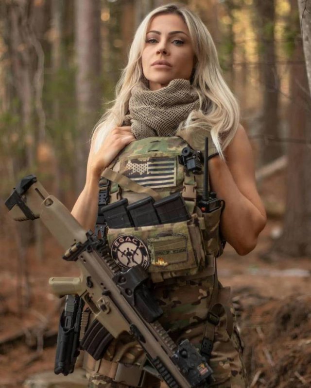 Girls With Guns (60 pics)