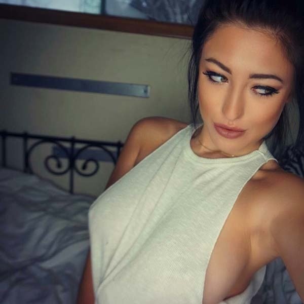 Braless Girls (39 pics)