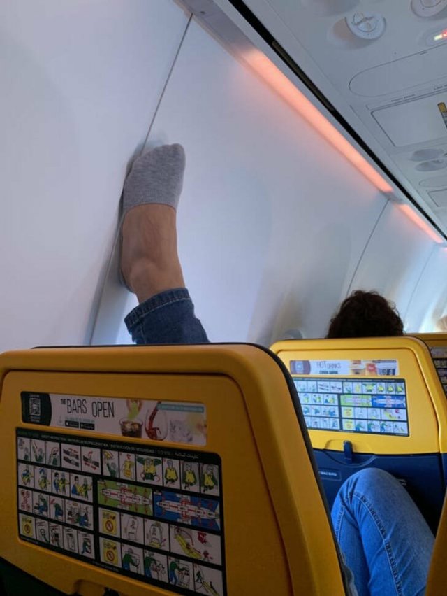 Annoying Situations 18 pics)