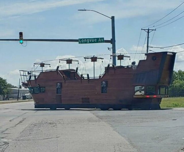 Unexpected Finds On The Road (25 pics)