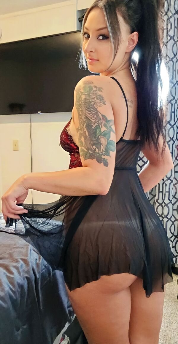 Rear View (32 pics)