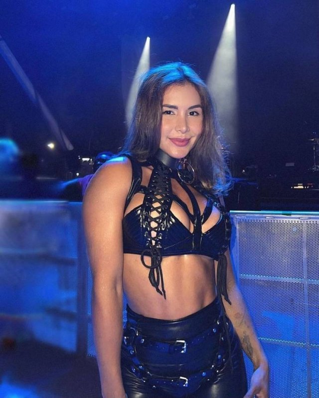 Music Festival Girls (34 pics)