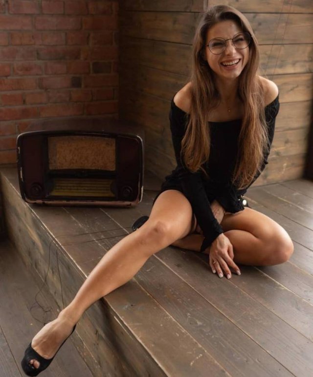 Girls In Glasses (63 pics)