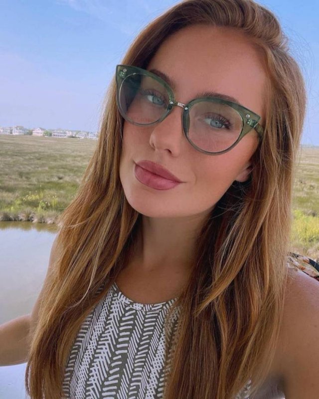 Girls In Glasses (63 pics)