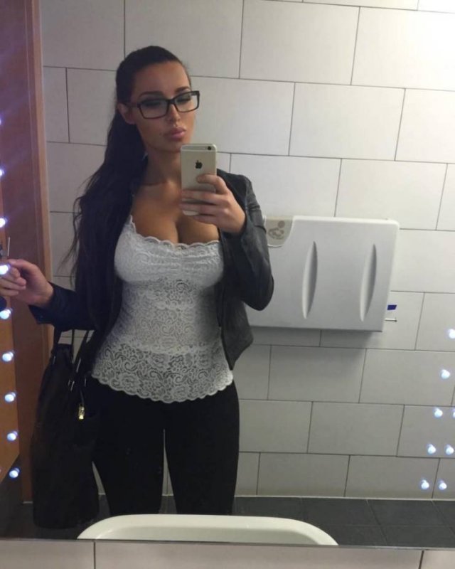 Girls In Glasses (63 pics)