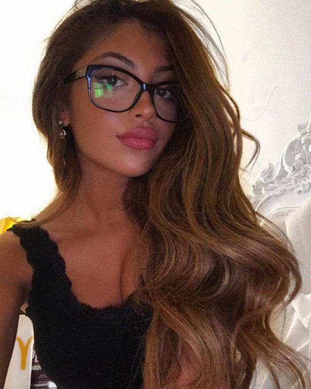 Girls In Glasses (63 pics)