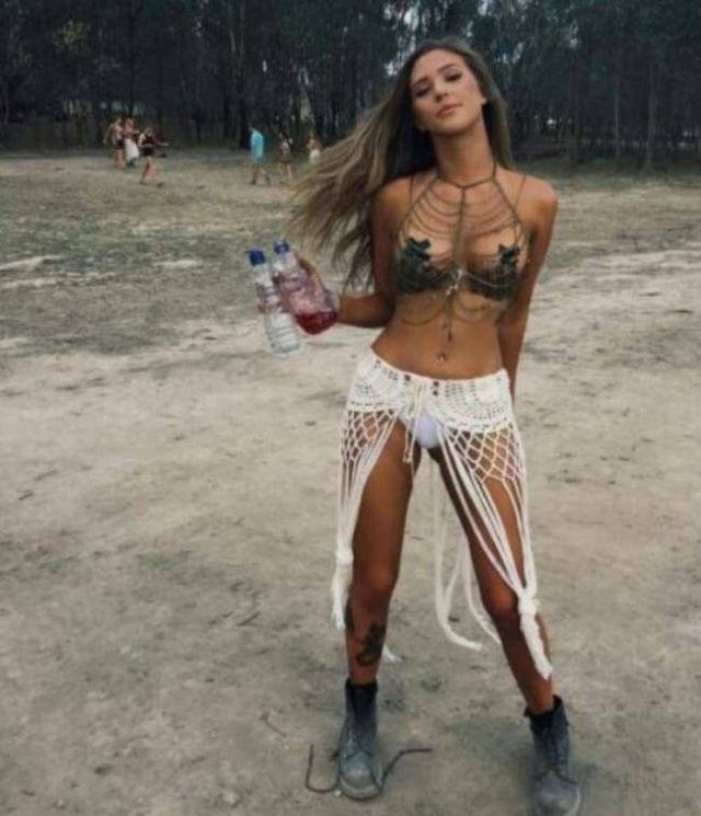 Girls Having Fun (64 pics)