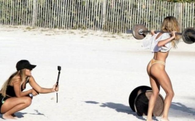 Girls Having Fun (64 pics)