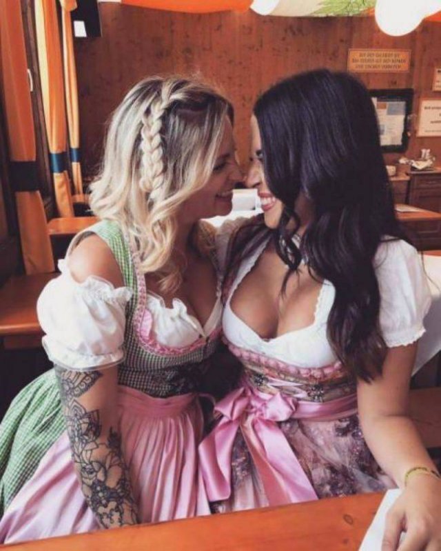 Girls Having Fun (64 pics)