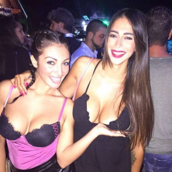 Girls Having Fun (64 pics)