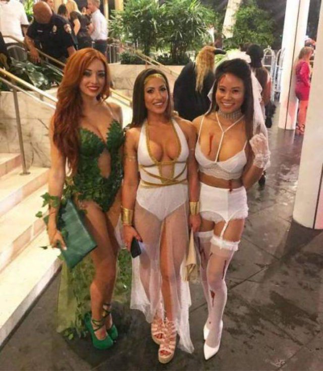 Girls Having Fun (64 pics)