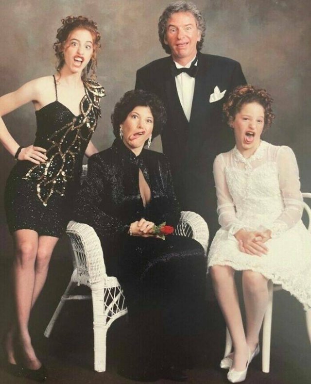 Awkward And Funny Family Photos (21 pics)