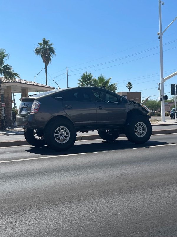 What Is Going On Here? (28 pics)