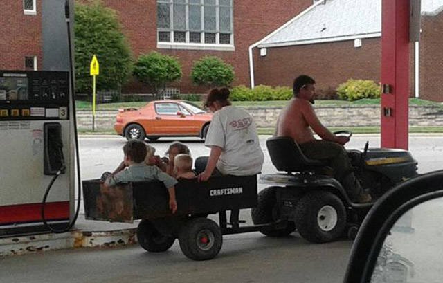 Odd Situations On The Road (32 pics)