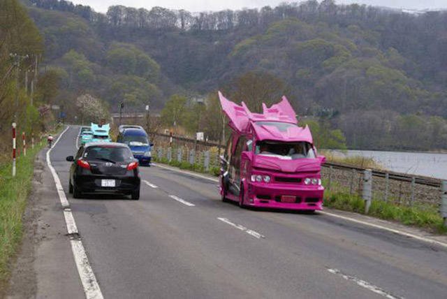 Odd Situations On The Road (32 pics)