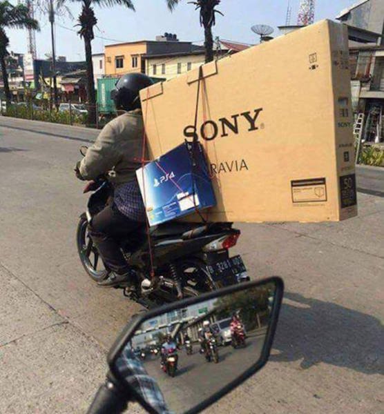 Odd Situations On The Road (32 pics)