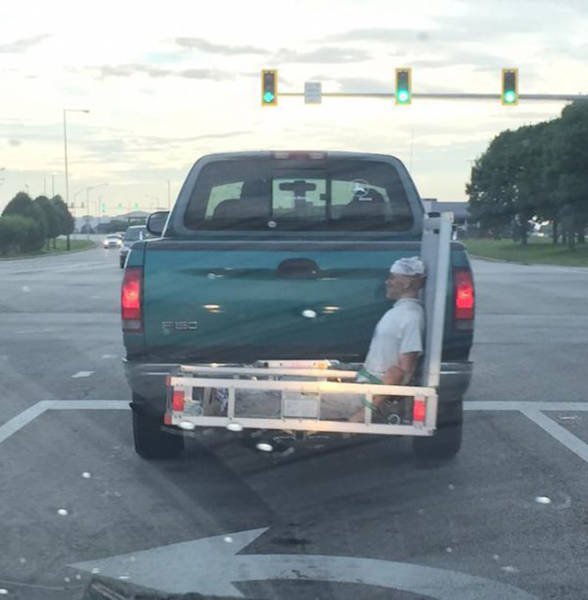 Odd Situations On The Road (32 pics)