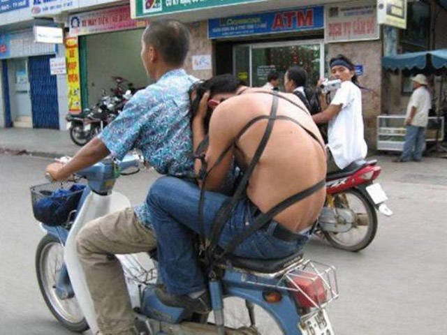 Odd Situations On The Road (32 pics)