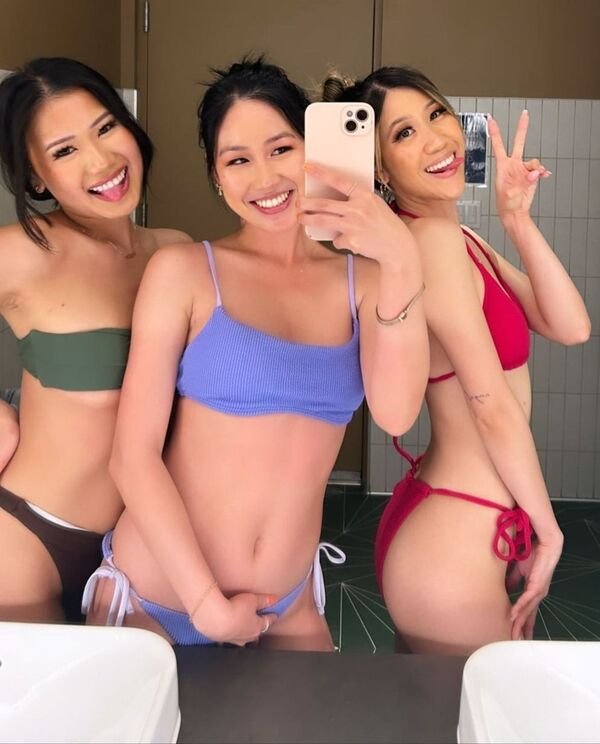 Cute Girls (30 pics)
