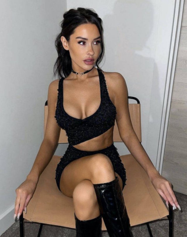 Girls In Latex And Leather (50 pics)